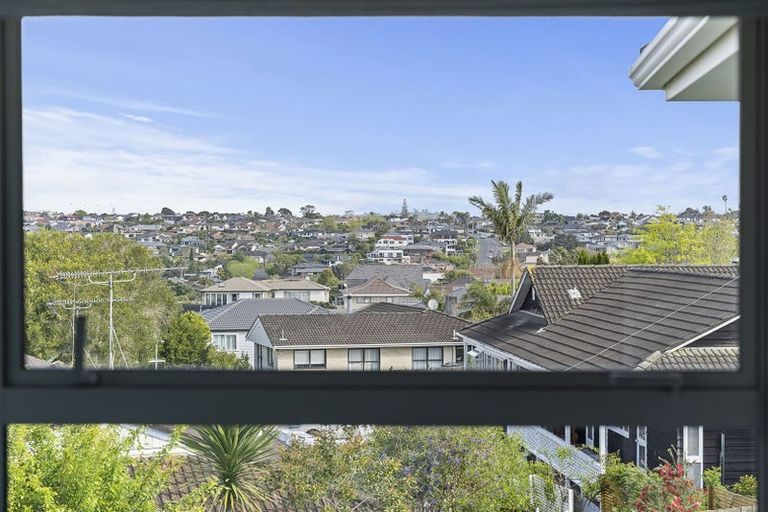 Photo of property in 24 Gulf Crest, Bucklands Beach, Auckland, 2012