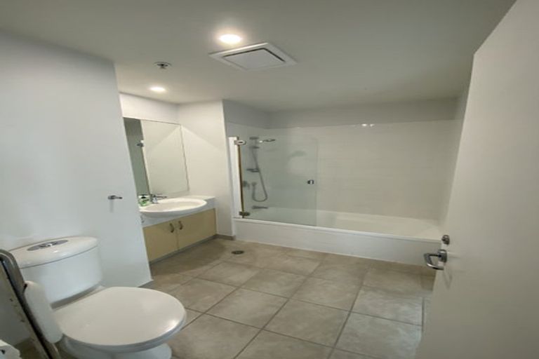 Photo of property in Beaumont Apartments, 14/12 Maunganui Road, Mount Maunganui, 3116