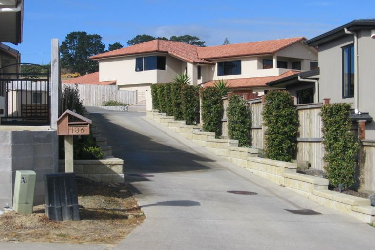 Photo of property in 136 John Brooke Crescent, East Tamaki Heights, Auckland, 2016