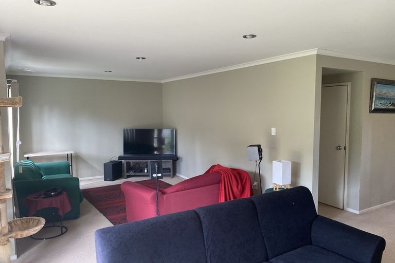 Photo of property in 4 Vicente Place, Oteha, Auckland, 0632