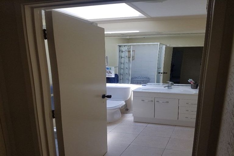 Photo of property in 8 Himalaya Drive, Half Moon Bay, Auckland, 2012