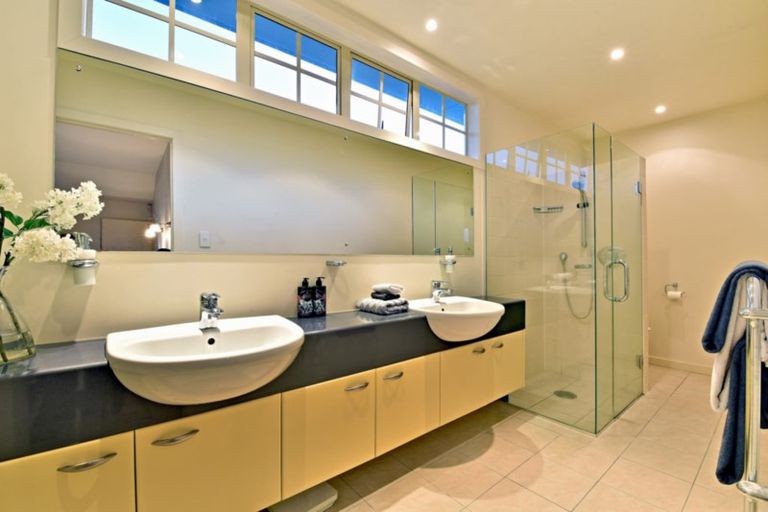 Photo of property in 25 Sylvan Avenue, Northcote, Auckland, 0627