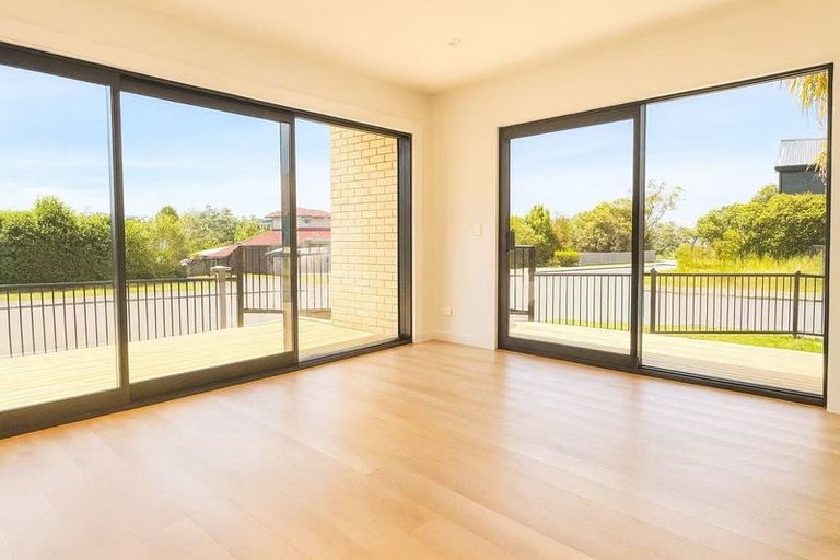 Photo of property in 1 Rosalind Road, Glenfield, Auckland, 0629