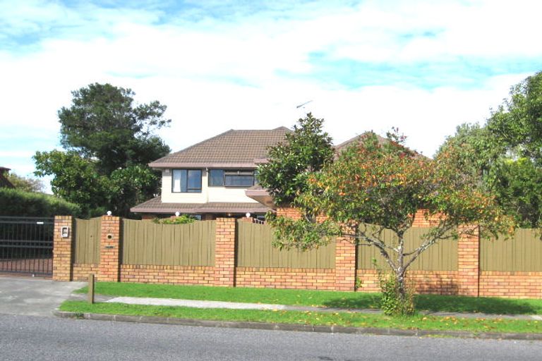 Photo of property in 52 Loloma Drive, Half Moon Bay, Auckland, 2012