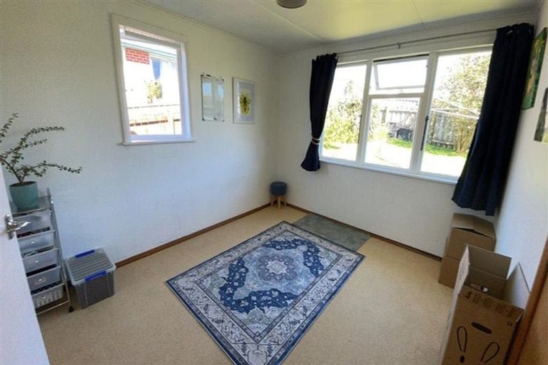 Photo of property in 105 Cook Street, Marfell, New Plymouth, 4310
