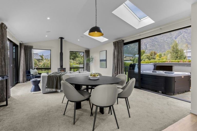 Photo of property in 14 Jacks Point Rise, Jacks Point, Queenstown, 9371