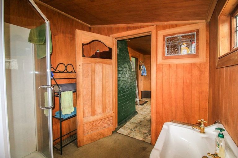 Photo of property in 236 Marine Parade, Bluff, 9814