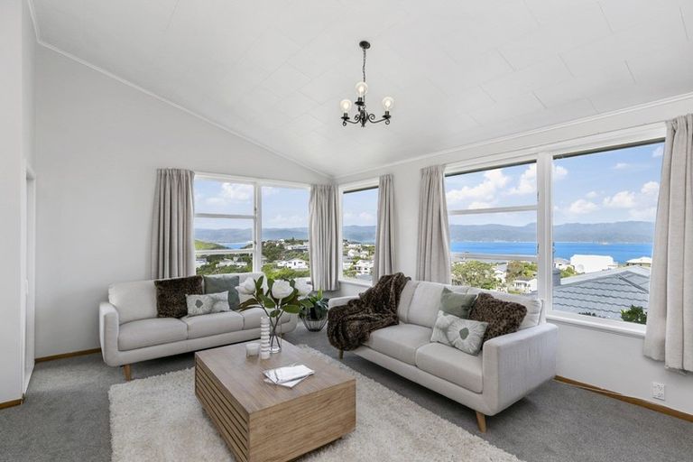 Photo of property in 33 Ranui Crescent, Khandallah, Wellington, 6035