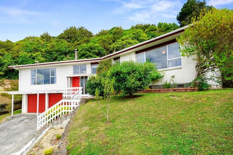 Photo of property in 4 Saint Hildas Glade, Tawa, Wellington, 5028