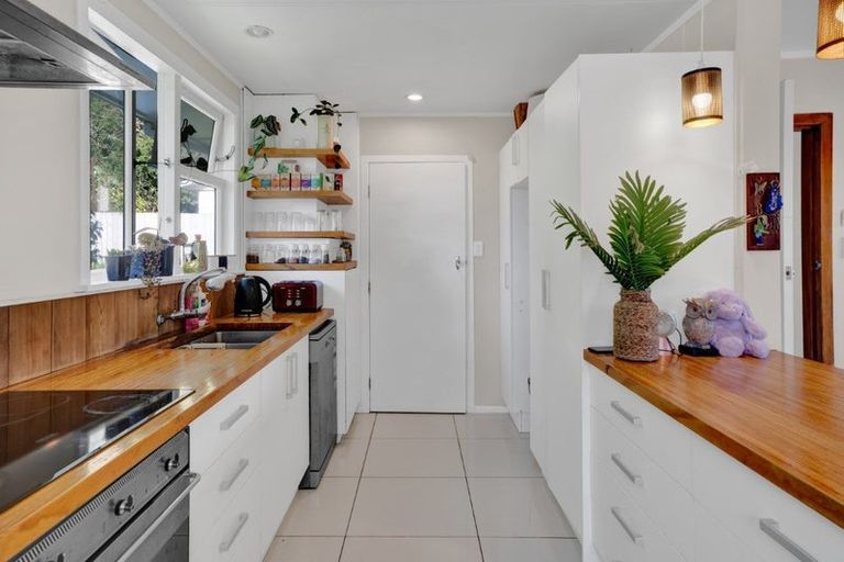 Photo of property in 13 Brixham Place, Merrilands, New Plymouth, 4312