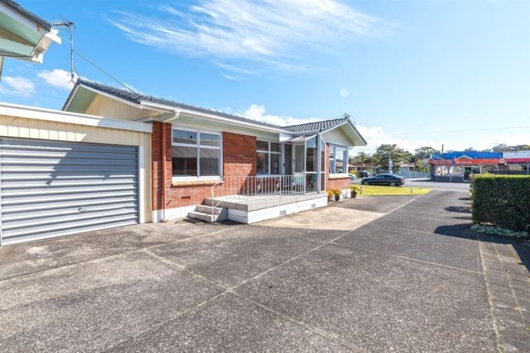 Photo of property in 1/10 Shakespeare Road, Milford, Auckland, 0620