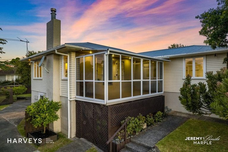 Photo of property in 120 Vodanovich Road, Te Atatu South, Auckland, 0610
