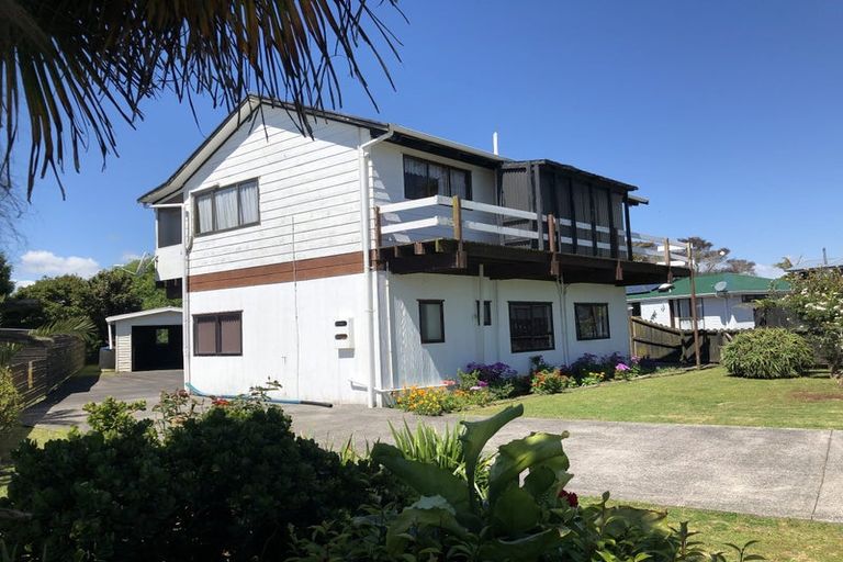 Photo of property in 6 Charles Miller Court, Clarks Beach, 2122
