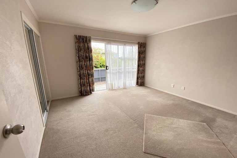 Photo of property in 23 Jellicoe Road, Murrays Bay, Auckland, 0630