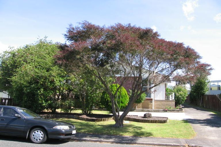 Photo of property in 2/56 Cockayne Crescent, Sunnynook, Auckland, 0620