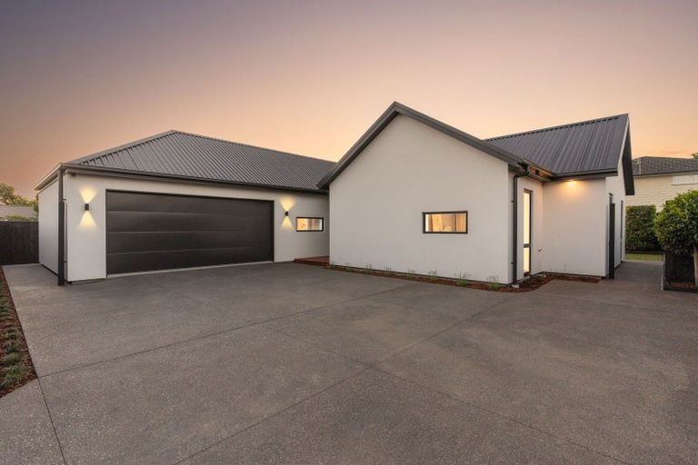 Photo of property in 98a Aorangi Road, Bryndwr, Christchurch, 8053