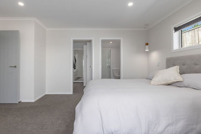 Photo of property in 11 Karearea Avenue, Waikanae, 5036