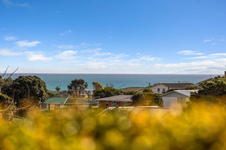 Photo of property in 14 Herekawe Drive, Spotswood, New Plymouth, 4310