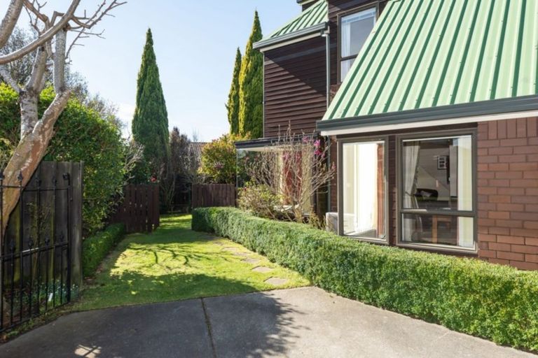 Photo of property in 1/35 Solway Avenue, Ilam, Christchurch, 8041