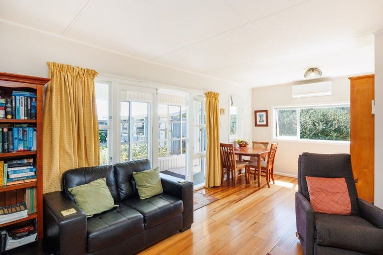 Photo of property in 15 Ferry Street, Foxton Beach, Foxton, 4815