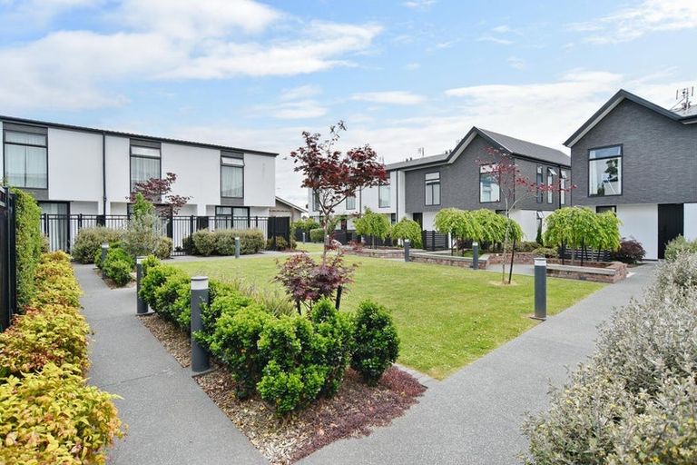 Photo of property in 8/10 New Brighton Road, Shirley, Christchurch, 8061