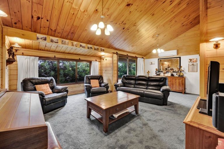 Photo of property in 16 Heaphy Road, Opunake, 4616