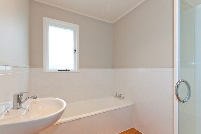 Photo of property in 32 Cardiff Road, Pakuranga, Auckland, 2010