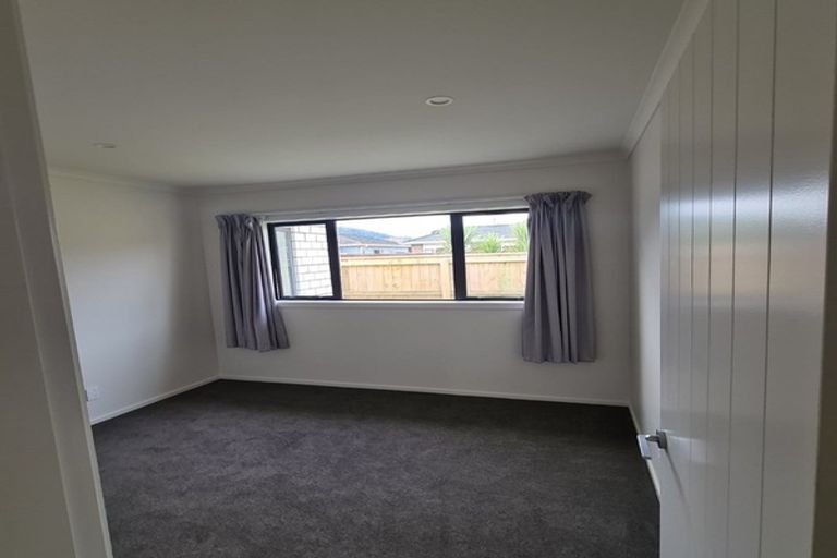 Photo of property in 28 Manor Park Road, Manor Park, Lower Hutt, 5019