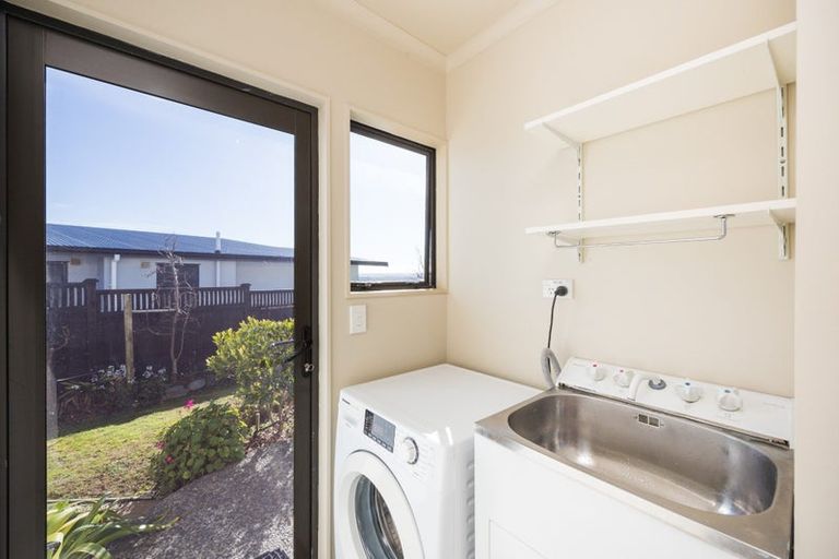 Photo of property in 111 Ruapehu Drive, Fitzherbert, Palmerston North, 4410