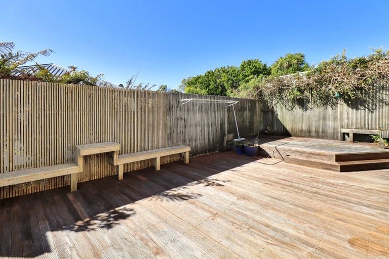 Photo of property in 122 Viewmont Drive, Harbour View, Lower Hutt, 5010