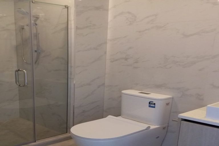 Photo of property in 2/69 Lake Road, Devonport, Auckland, 0624