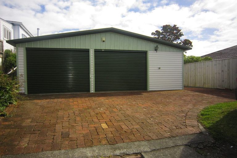 Photo of property in 21 Dorking Road, Brooklyn, Wellington, 6021