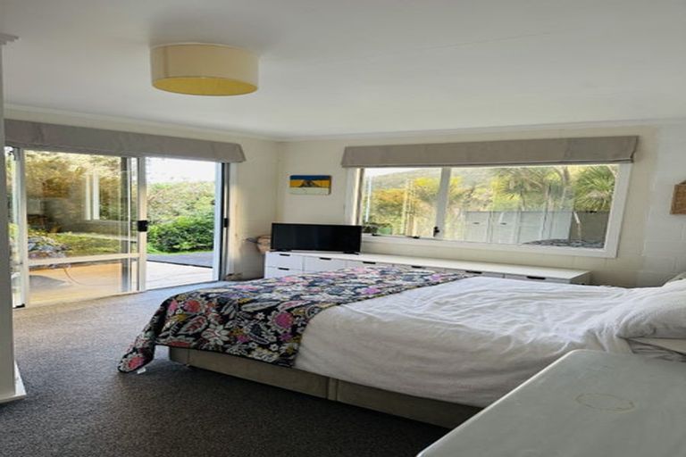 Photo of property in 8 Pendrell Road, Piha, New Lynn, 0772