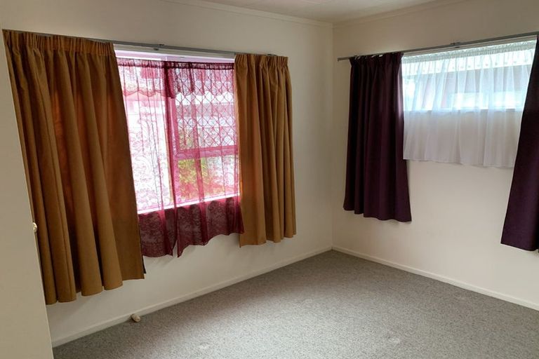 Photo of property in 2/82 Roberts Road, Te Atatu South, Auckland, 0610