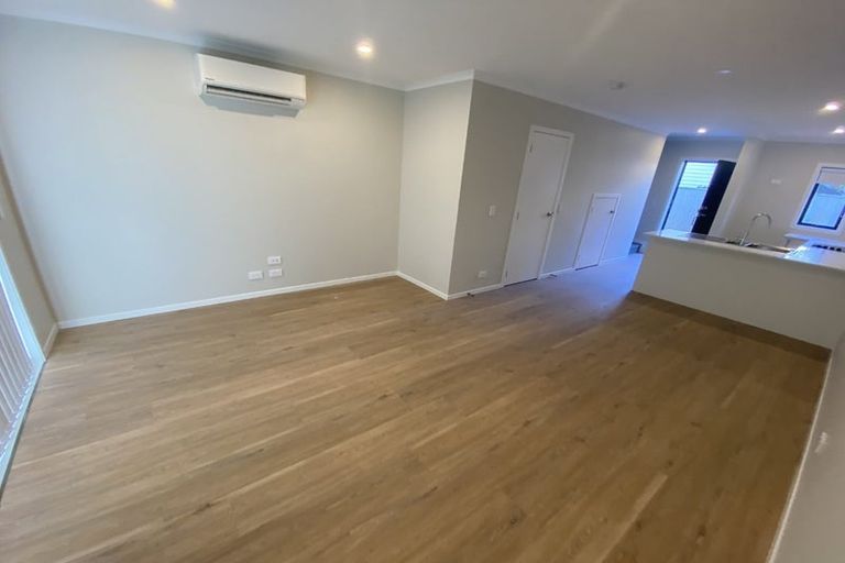 Photo of property in 2/125b Metcalfe Road, Ranui, Auckland, 0612