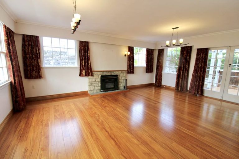 Photo of property in 13 David Crescent, Karori, Wellington, 6012