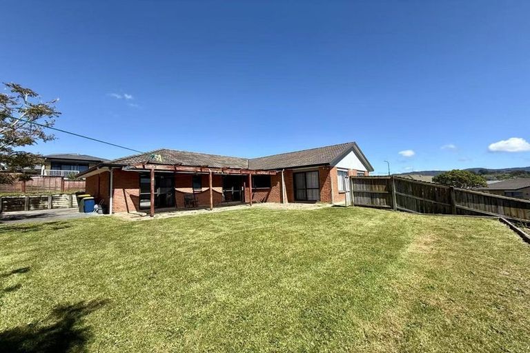 Photo of property in 19 Roy Maloney Drive, Henderson, Auckland, 0612