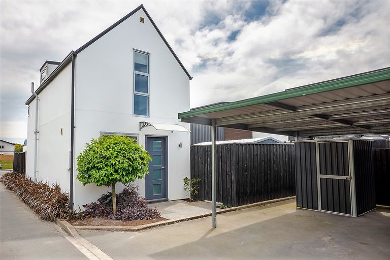 Photo of property in 130 Sherborne Street, St Albans, Christchurch, 8014