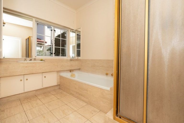 Photo of property in 145 Clarence Street, Hamilton Lake, Hamilton, 3204