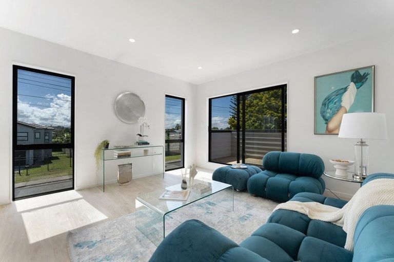 Photo of property in 14b River Road, Te Atatu Peninsula, Auckland, 0610