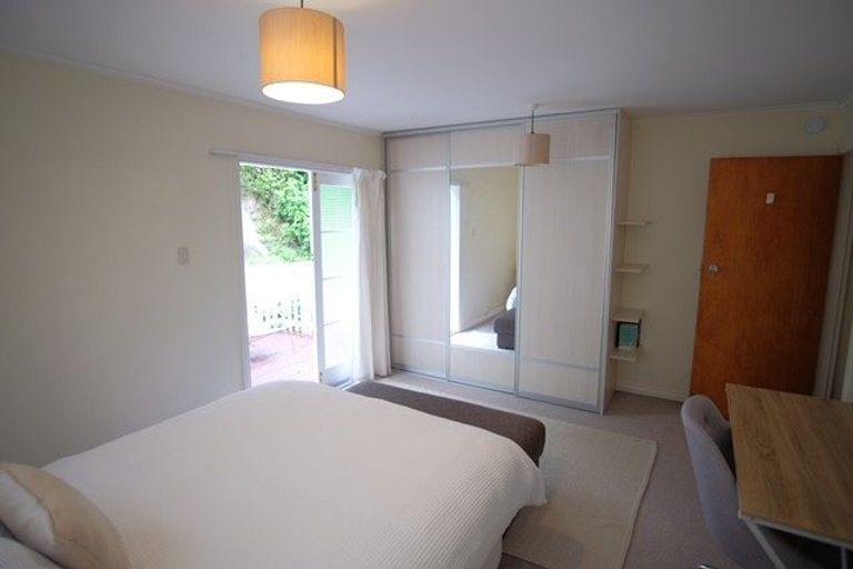 Photo of property in 82 Oriental Parade, Oriental Bay, Wellington, 6011