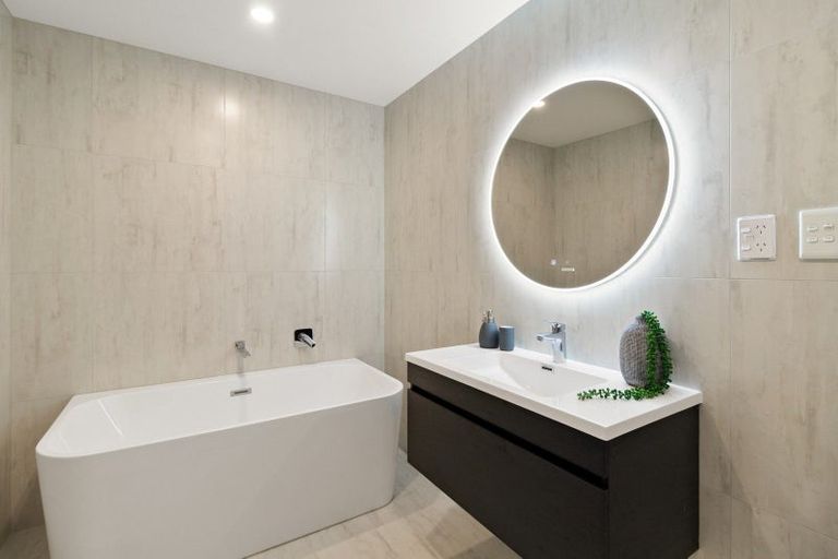 Photo of property in 128 Vintry Drive, Kumeu, 0810