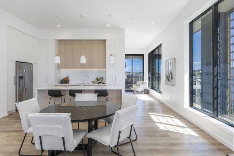 Photo of property in 5/14 Tamariki Avenue, Orewa, 0931