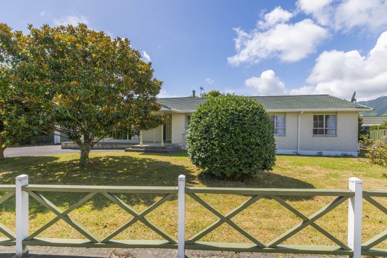Photo of property in 77 Belvedere Avenue, Waikanae, 5036