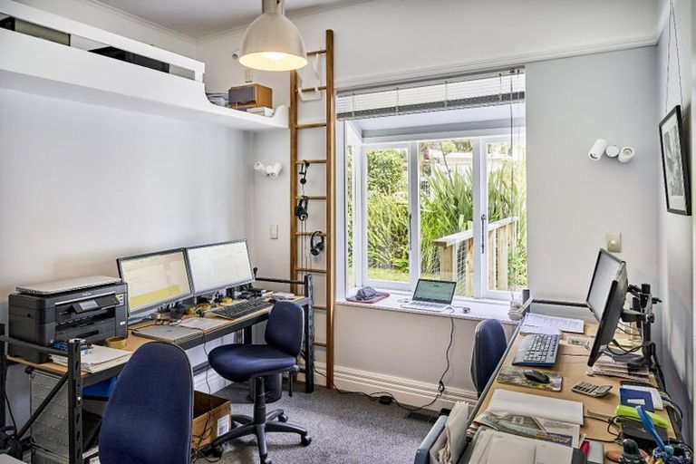 Photo of property in 31 Nikau Street, Eastbourne, Lower Hutt, 5013