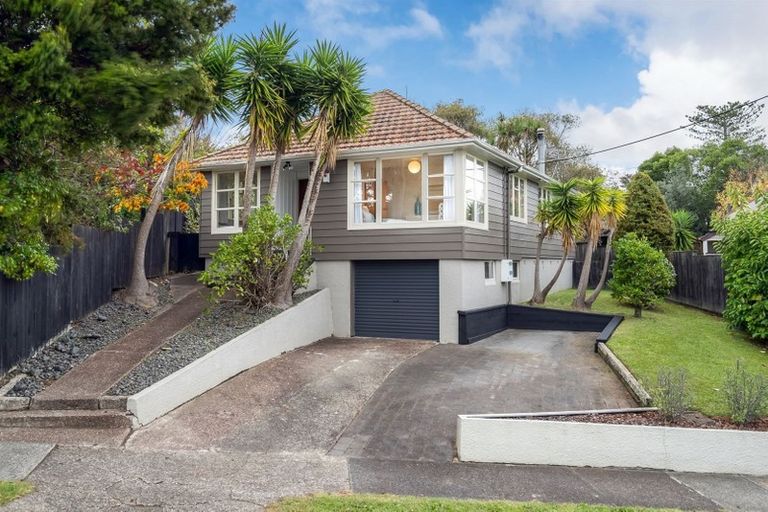 Photo of property in 2 Nutsey Avenue, Northcote, Auckland, 0627