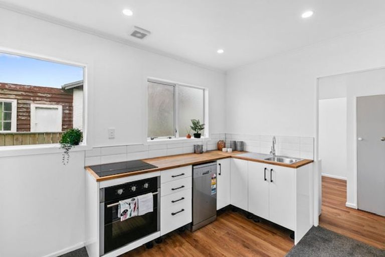 Photo of property in 2/93 Randwick Crescent, Moera, Lower Hutt, 5010