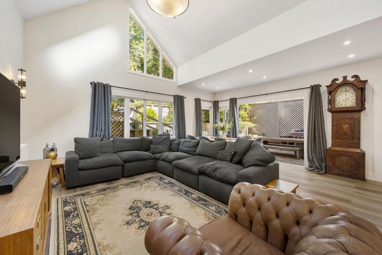 Photo of property in 210 Oriental Parade, Oriental Bay, Wellington, 6011