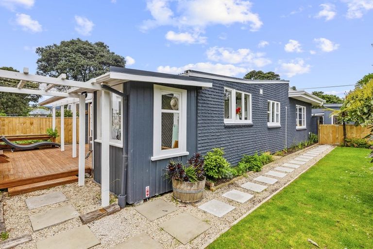 Photo of property in 14 Toi Street, Otaki Beach, Otaki, 5512
