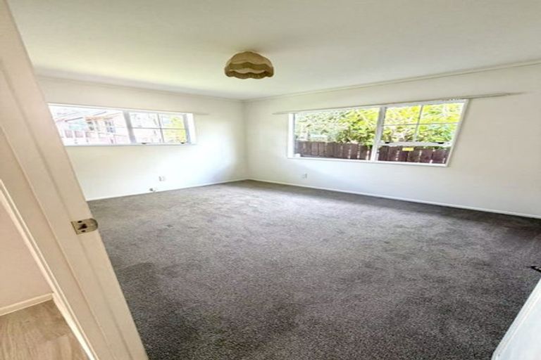 Photo of property in 2/71 Browns Bay Road, Browns Bay, Auckland, 0630